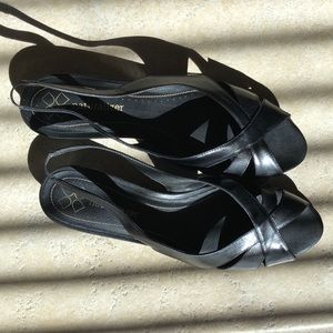 Naturalizer size 9 1/2 women’s sling back sandals in black